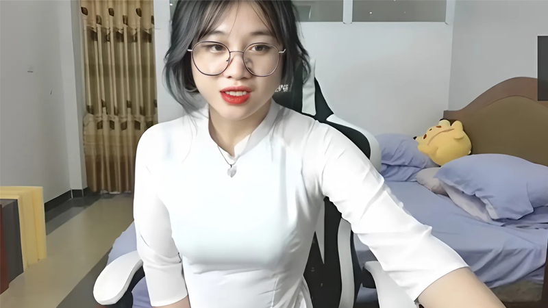 399+ Anna Gấu: Từ nữ sinh áo trắng dễ thương thành hot livestream 11/2024